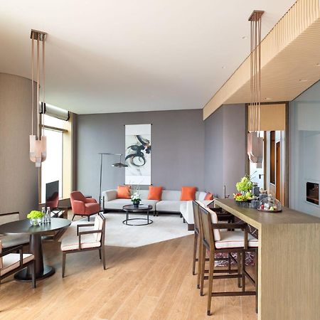 Jumeirah Guangzhou-Complimentary Shuttle Bus To Canton Fair Complex Exteriör bild