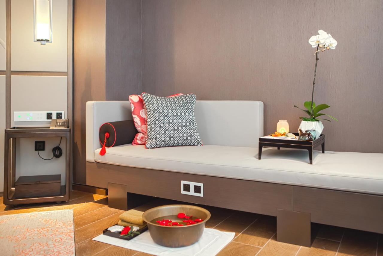 Jumeirah Guangzhou-Complimentary Shuttle Bus To Canton Fair Complex Exteriör bild